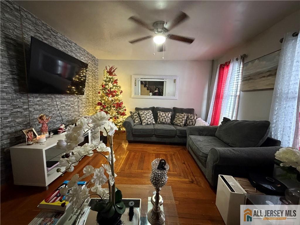 350 Summit Avenue Perth Amboy, NJ 08861 - Photo 3 of 8