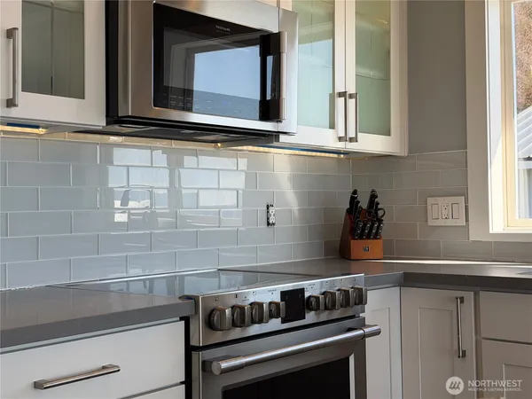 $750,000 | 26 H South Beach Drive, Everett, WA 98206