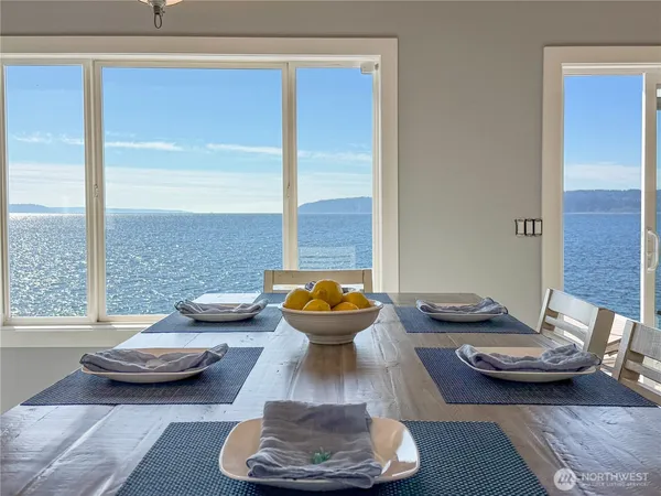 $750,000 | 26 H South Beach Drive, Everett, WA 98206