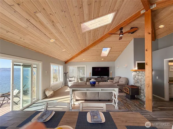 $750,000 | 26 H South Beach Drive, Everett, WA 98206