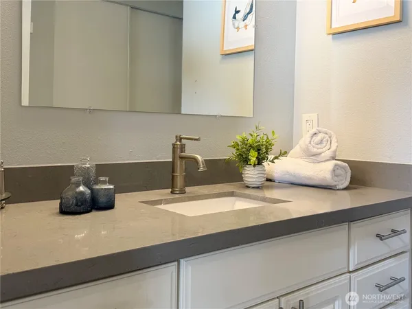 $750,000 | 26 H South Beach Drive, Everett, WA 98206