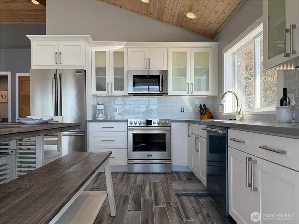 $750,000 | 26 H South Beach Drive, Everett, WA 98206