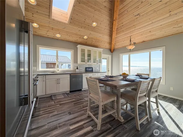 $750,000 | 26 H South Beach Drive, Everett, WA 98206