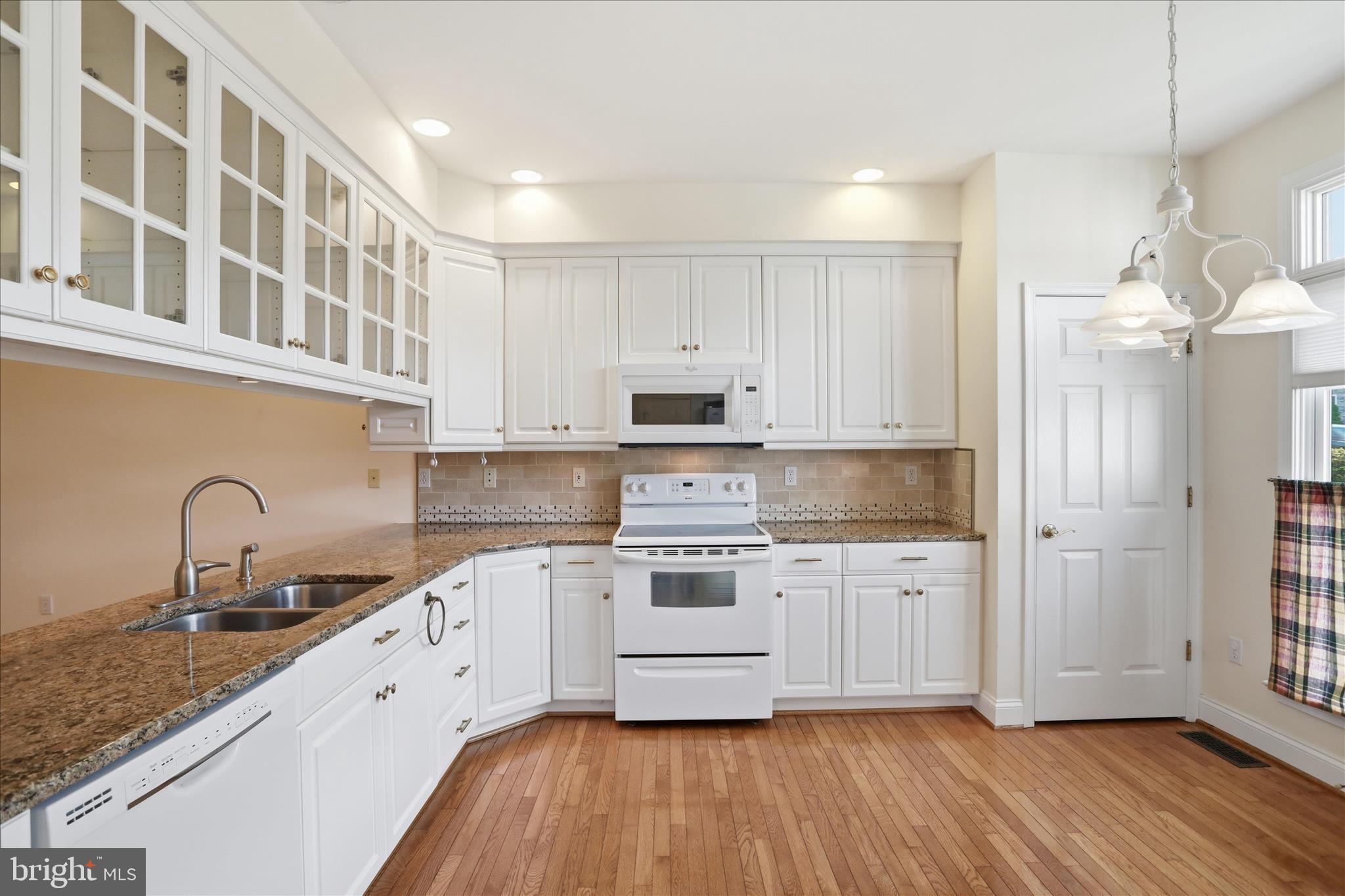 42 Hunters Trail Waynesboro, VA 22980 - Photo 8 of 52 Bright open kitchen
