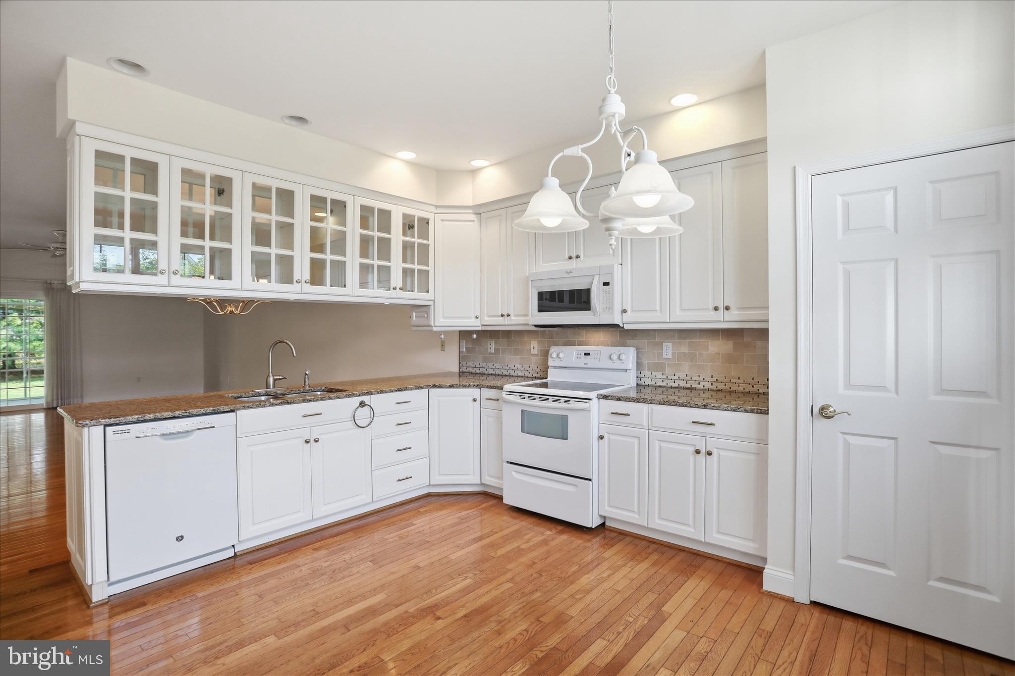 42 Hunters Trail Waynesboro, VA 22980 - Photo 9 of 52 Bright open kitchen