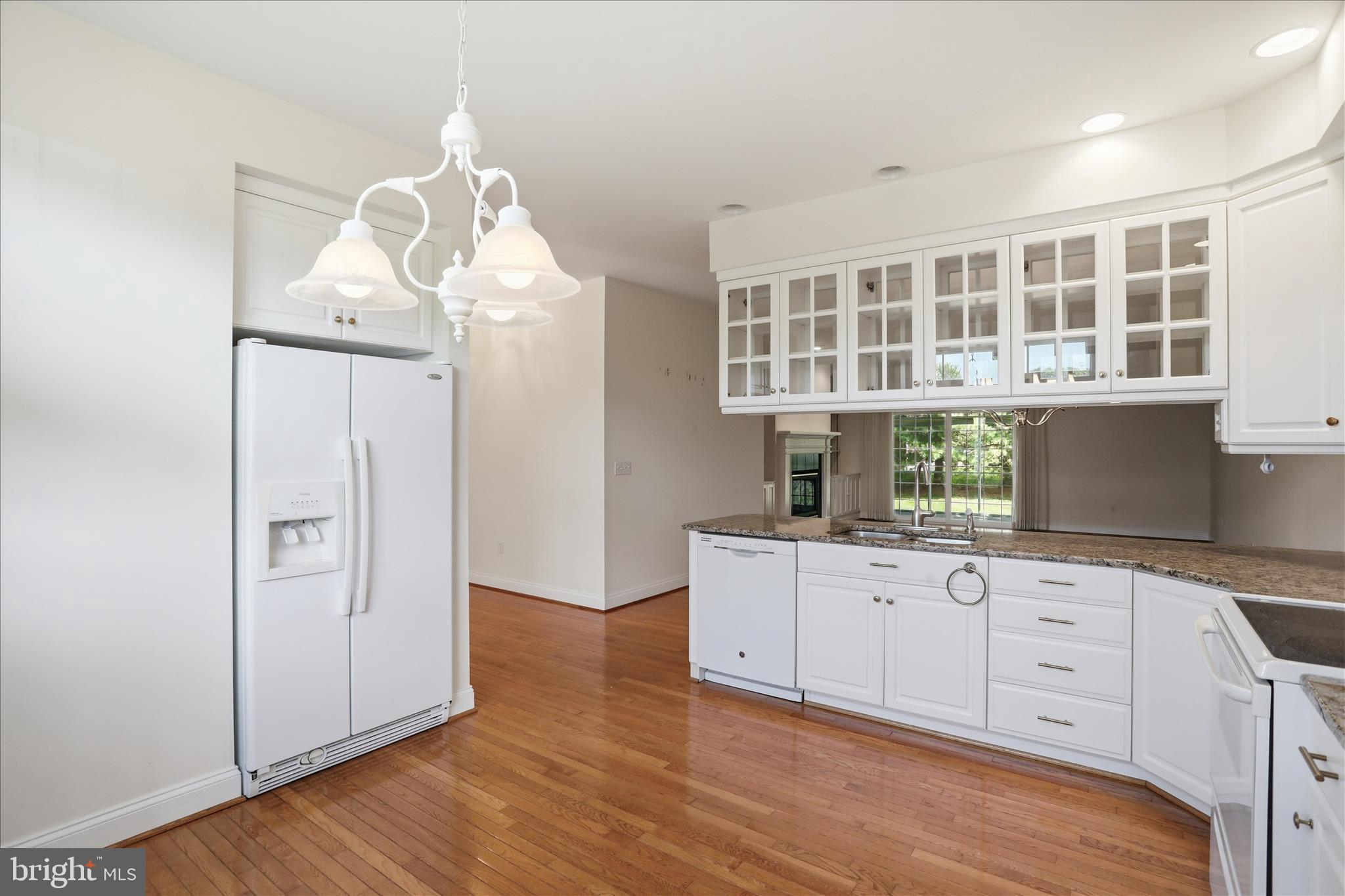 42 Hunters Trail Waynesboro, VA 22980 - Photo 10 of 52 Bright open kitchen into living room
