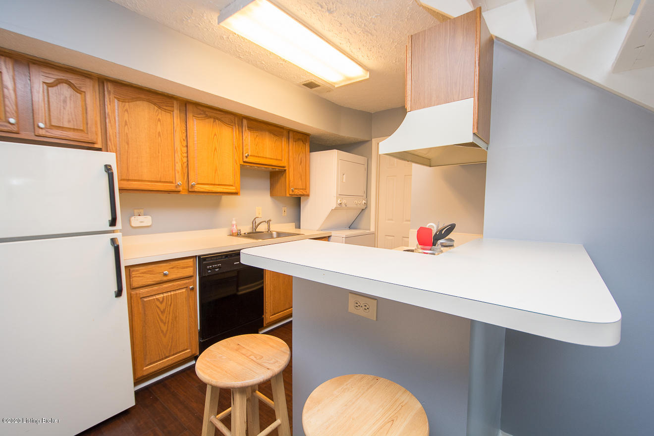 1236 Lexington Road, Unit 202 Louisville, KY 40206 - Photo 7 of 28 Kitchen