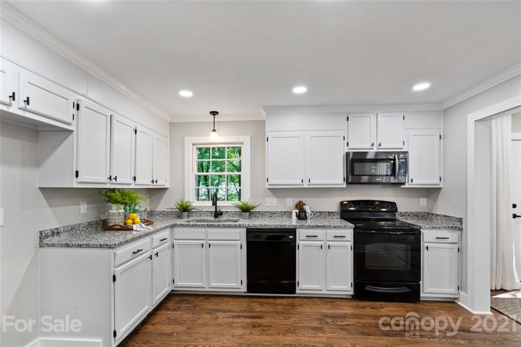638 Trail Ridge Road Matthews, NC 28105 - Photo 10 of 36 a kitchen with a sink stove top oven and refrigerator