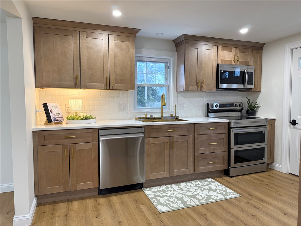 122 Elder Street Lincoln, RI 02865 - Photo 4 of 38 Tiled backsplash and quartz countertops