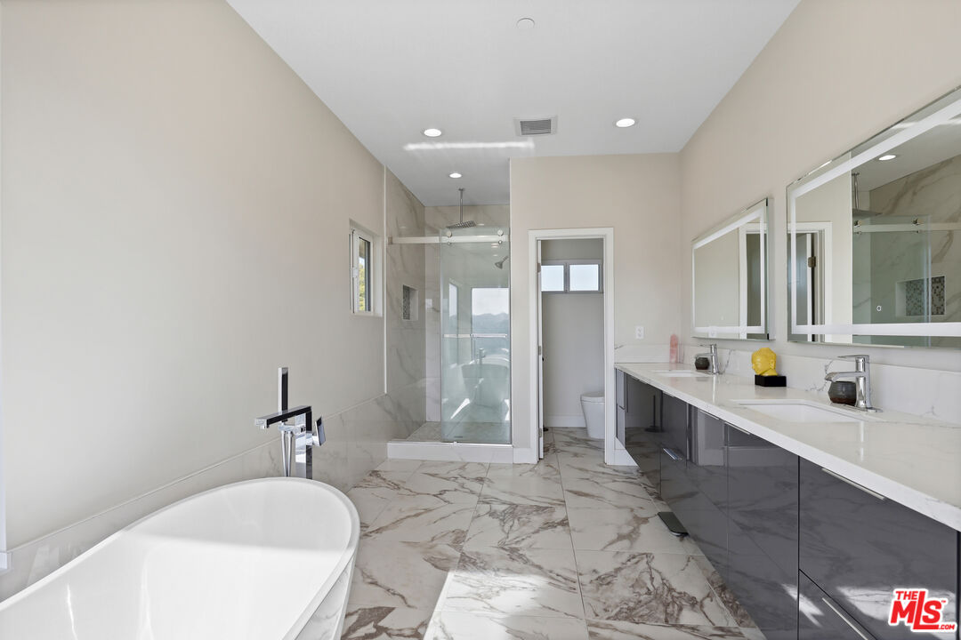 53 Saddlebow Road Bell Canyon, CA 91307 - Photo 41 of 66 a large bathroom with a tub a sink and shower