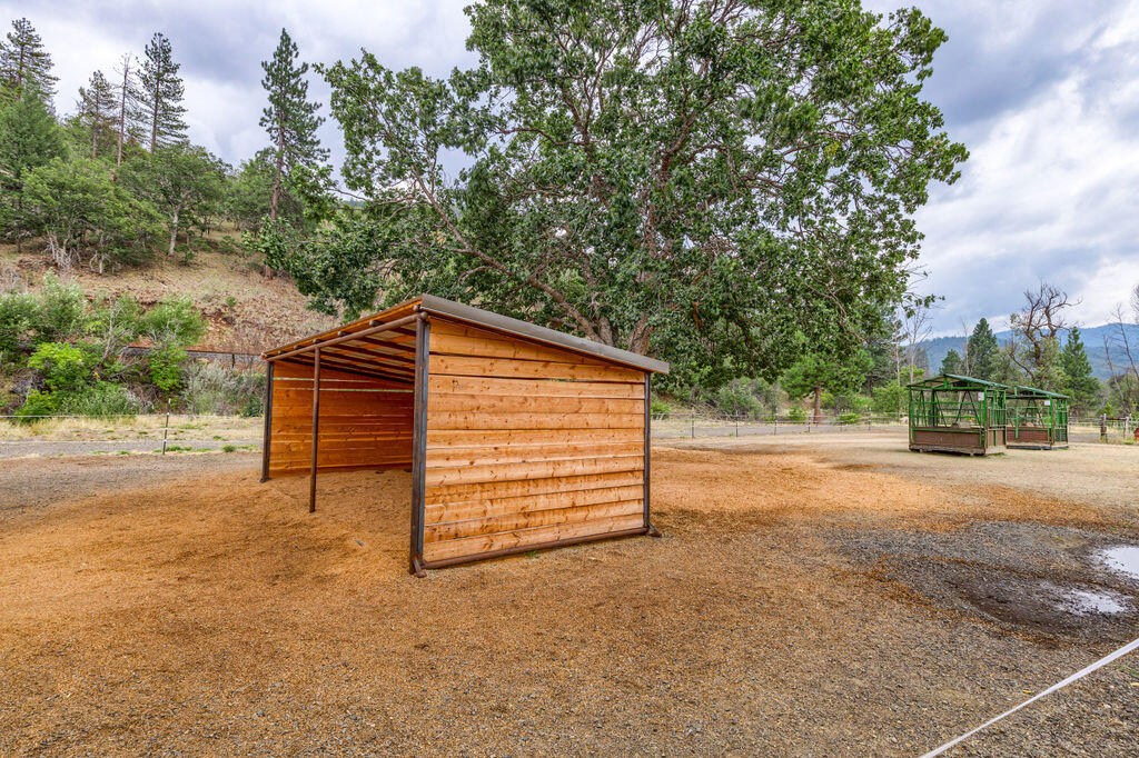 2245 Colestin Road Ashland, OR 97520 - Photo 35 of 69 35