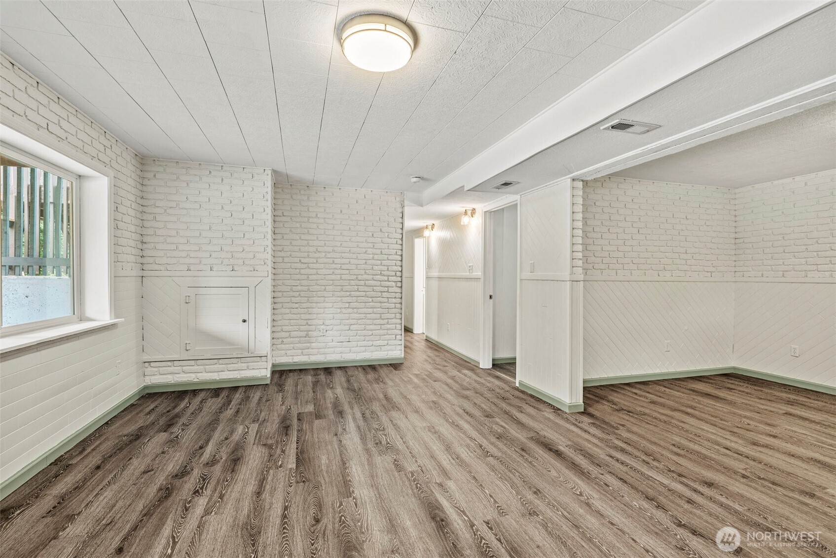 652 Ragland Road Longview, WA 98632 - Photo 24 of 40 a view of a room with wooden floor and white walls
