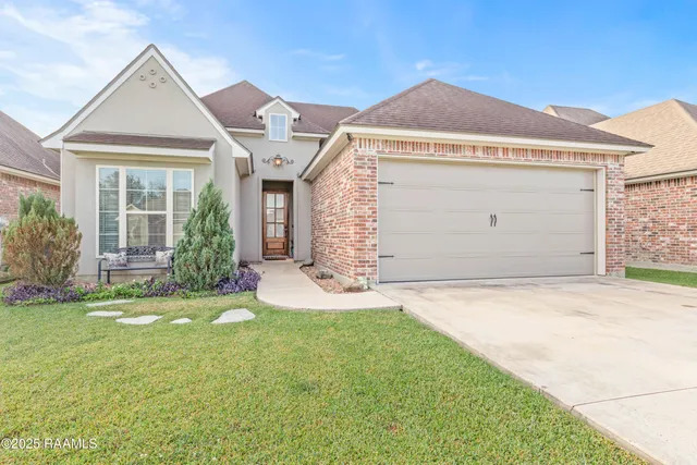 $245,000 | 127 Rue Village Road, Maurice, LA 70555