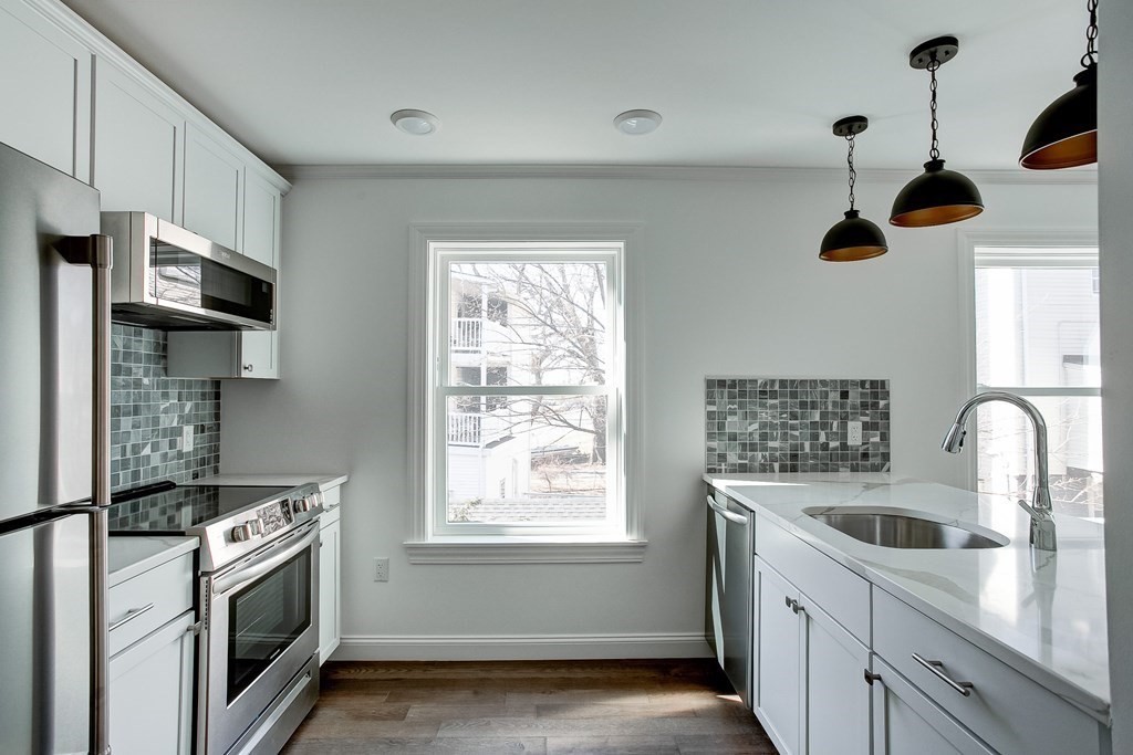 33 Leyden Street, Unit 5 Boston, MA 02128 - Photo 3 of 11