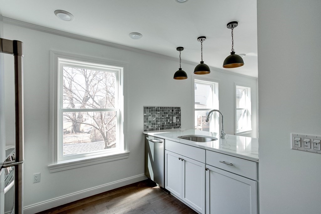 33 Leyden Street, Unit 5 Boston, MA 02128 - Photo 6 of 11