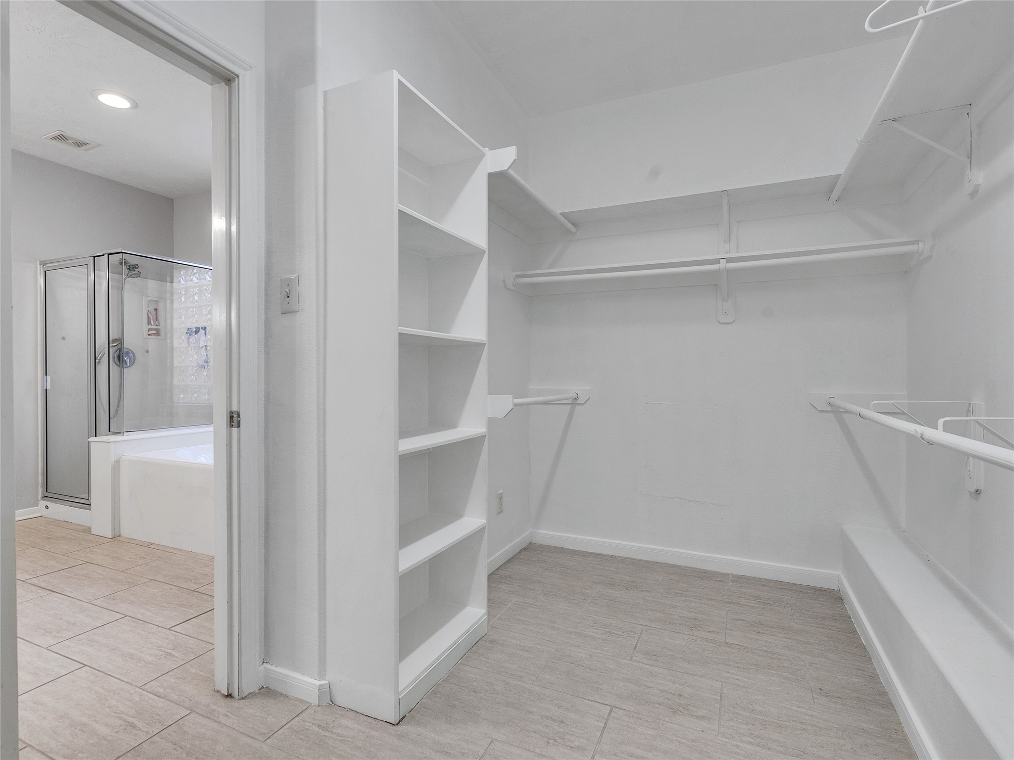 2615 Fern Lacy Drive Spring, TX 77388 - Photo 19 of 32 This large walk-in closet has plenty of space for storage
