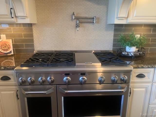 4724 Hough Road Dryden, MI 48428 - Photo 20 of 63 6 burner stove and oven.jpg