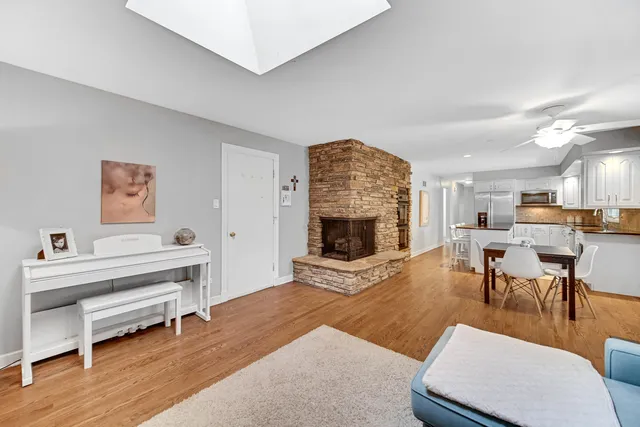 $519,000 | 399 Knollwood Court, Palatine, IL 60067