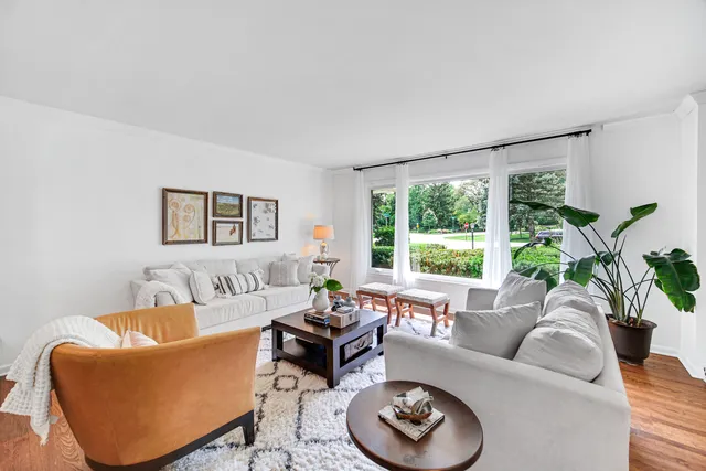 $519,000 | 399 Knollwood Court, Palatine, IL 60067