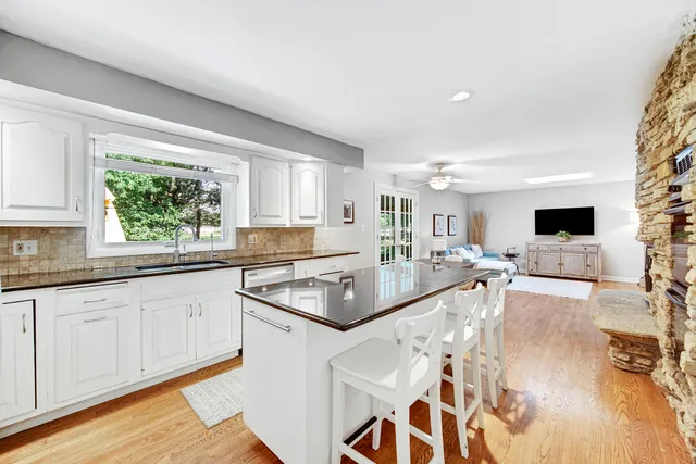 $519,000 | 399 Knollwood Court, Palatine, IL 60067