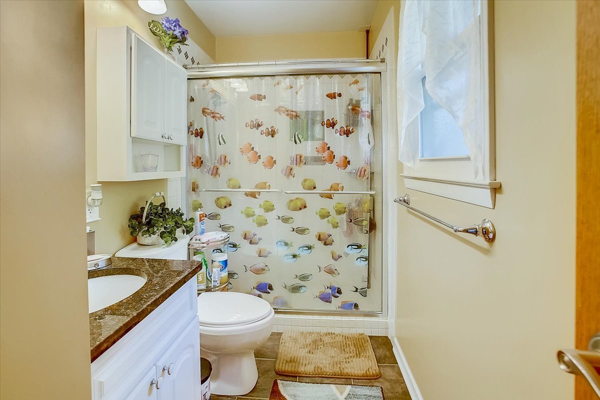 510 Beck Road Lindenhurst, IL 60046 - Photo 14 of 32