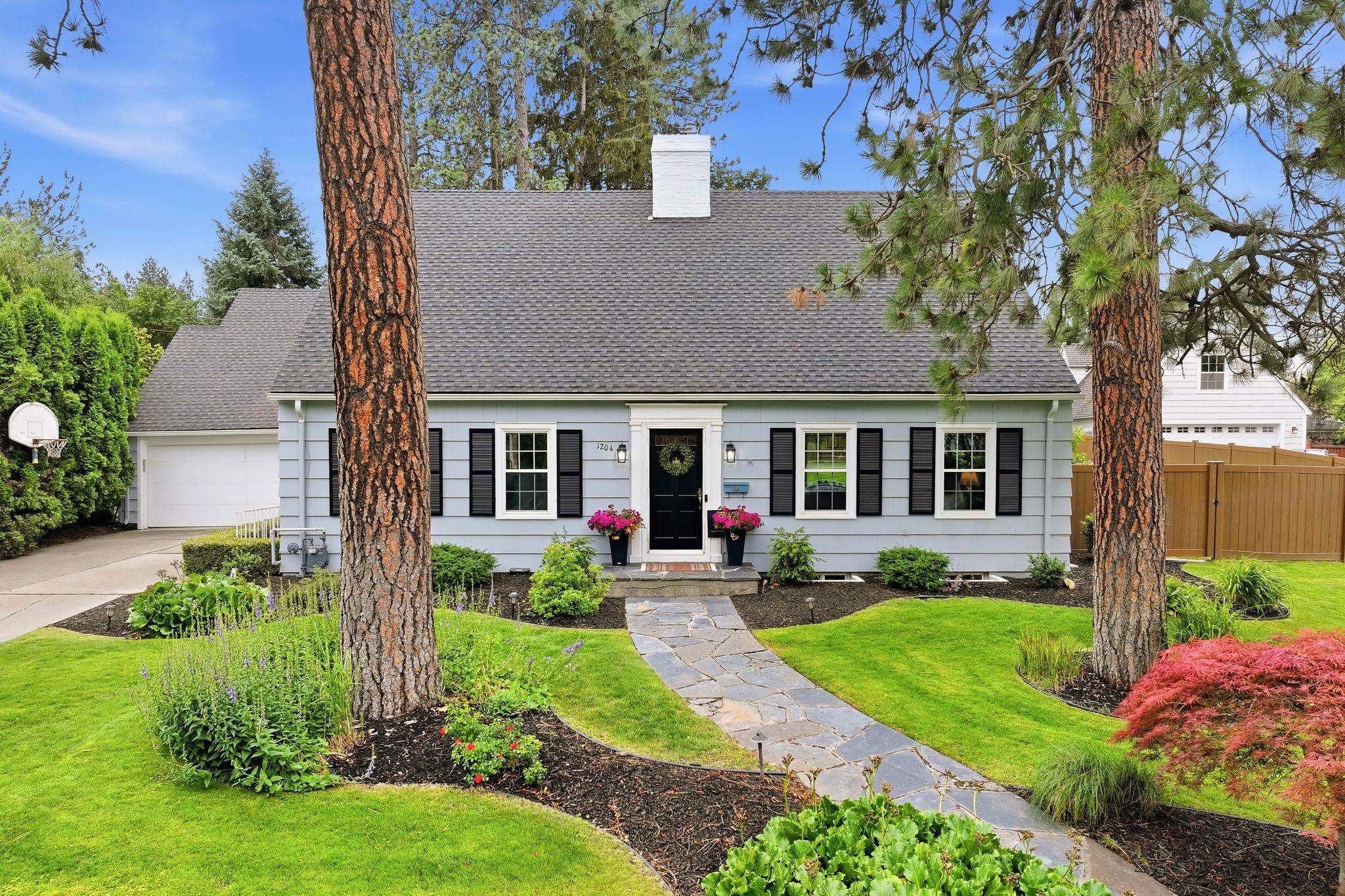 1204 East Overbluff Road Spokane, WA 99203 - Photo 2 of 42