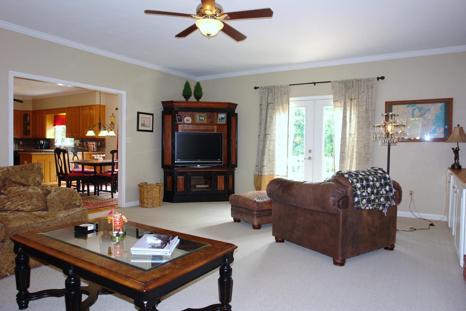561 Winesap Road Roanoke, VA 24019 - Photo 16 of 45 561 Winesap Road Roanoke VA-large-019-34