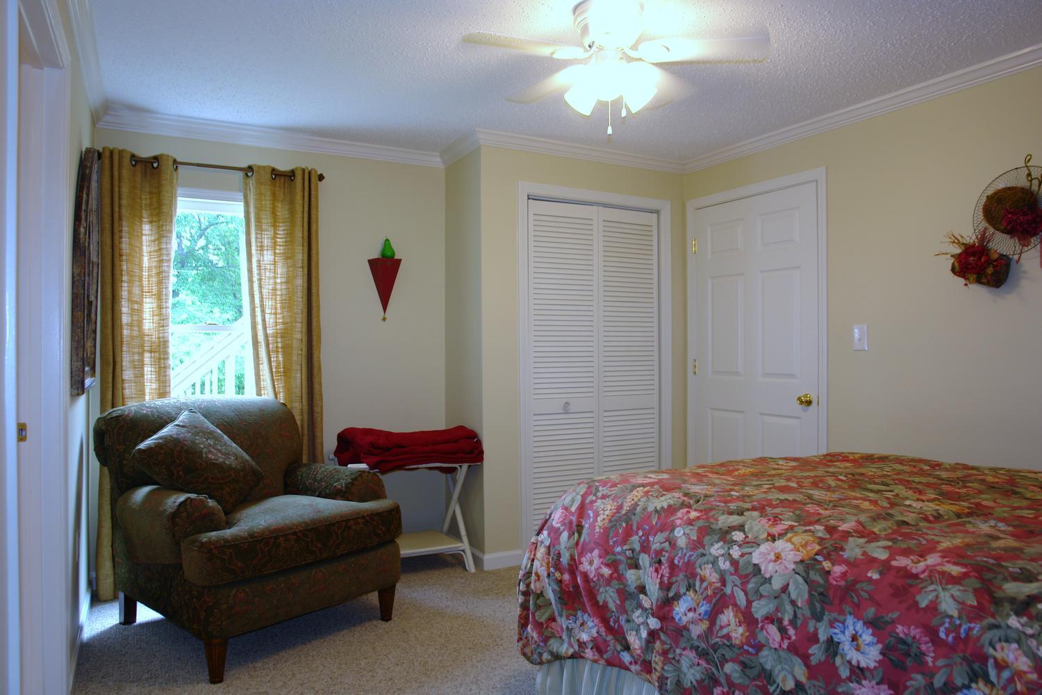 561 Winesap Road Roanoke, VA 24019 - Photo 37 of 45 561 Winesap Road Roanoke VA-large-039-20