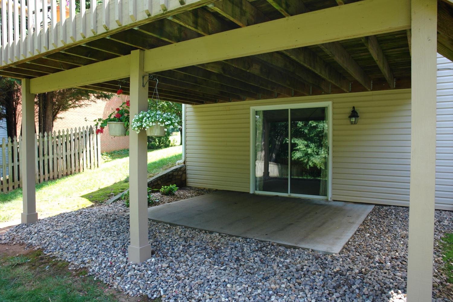 561 Winesap Road Roanoke, VA 24019 - Photo 42 of 45 561 Winesap Road Roanoke VA-large-044-35