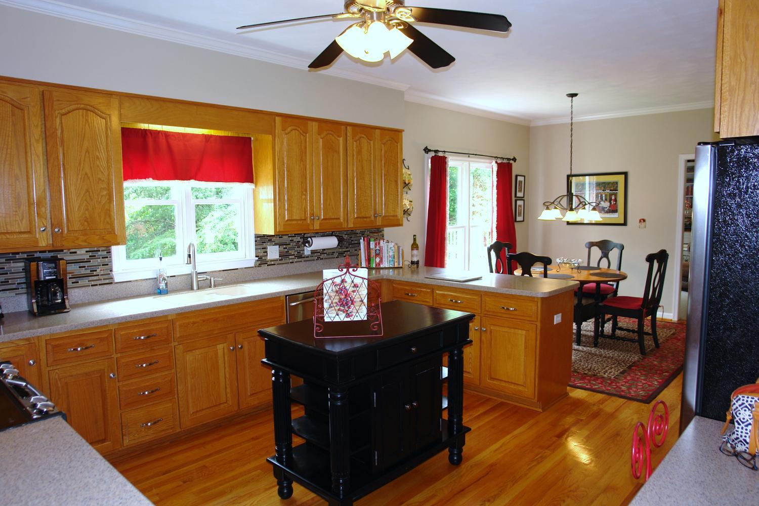 561 Winesap Road Roanoke, VA 24019 - Photo 7 of 45 561 Winesap Road Roanoke VA-large-009-2-