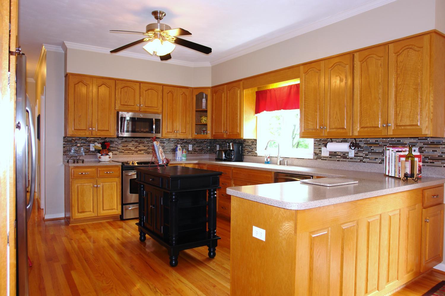 561 Winesap Road Roanoke, VA 24019 - Photo 8 of 45 561 Winesap Road Roanoke VA-large-010-4-