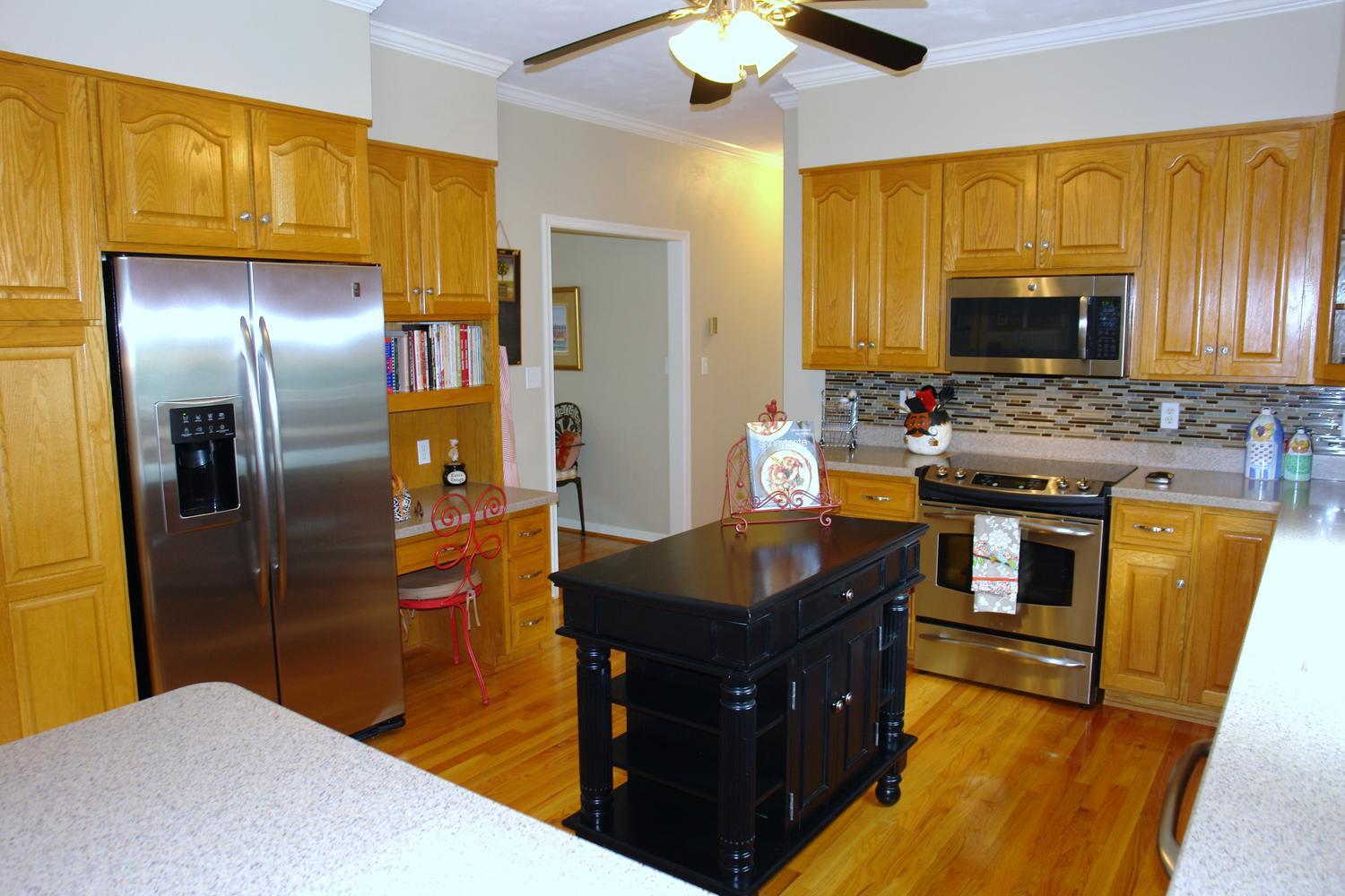 561 Winesap Road Roanoke, VA 24019 - Photo 9 of 45 561 Winesap Road Roanoke VA-large-011-14