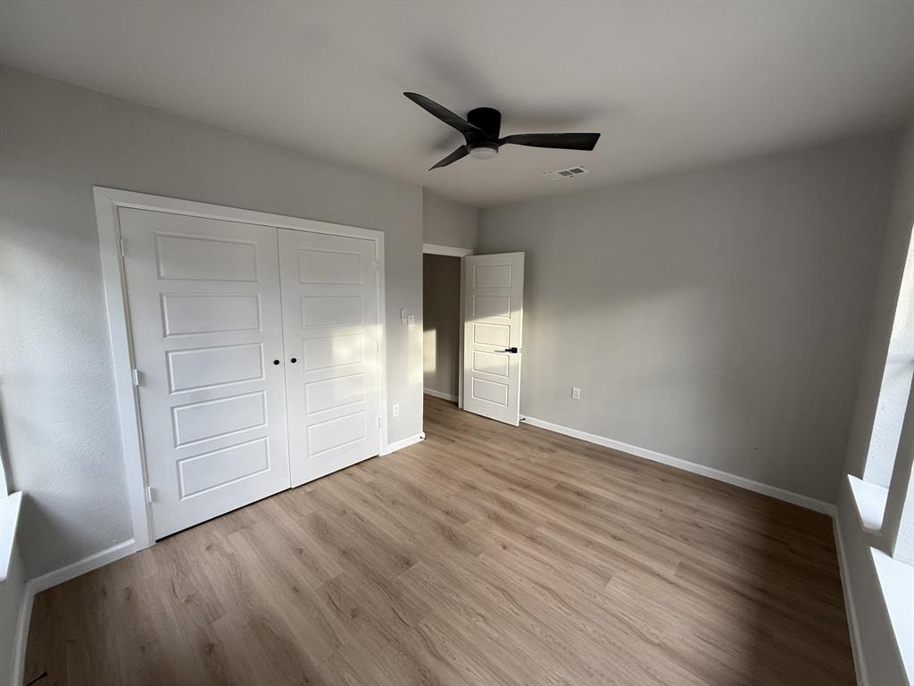 758 Bethpage Avenue Dallas, TX 75217 - Photo 10 of 20 a view of an empty room and wooden floor
