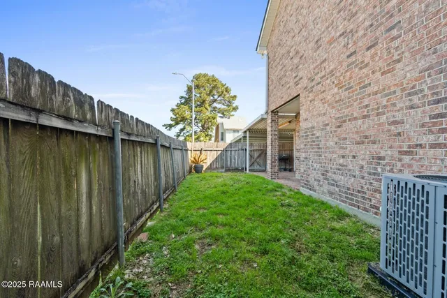 $172,000 | 901 Carriage Light Loop, Youngsville, LA 70592