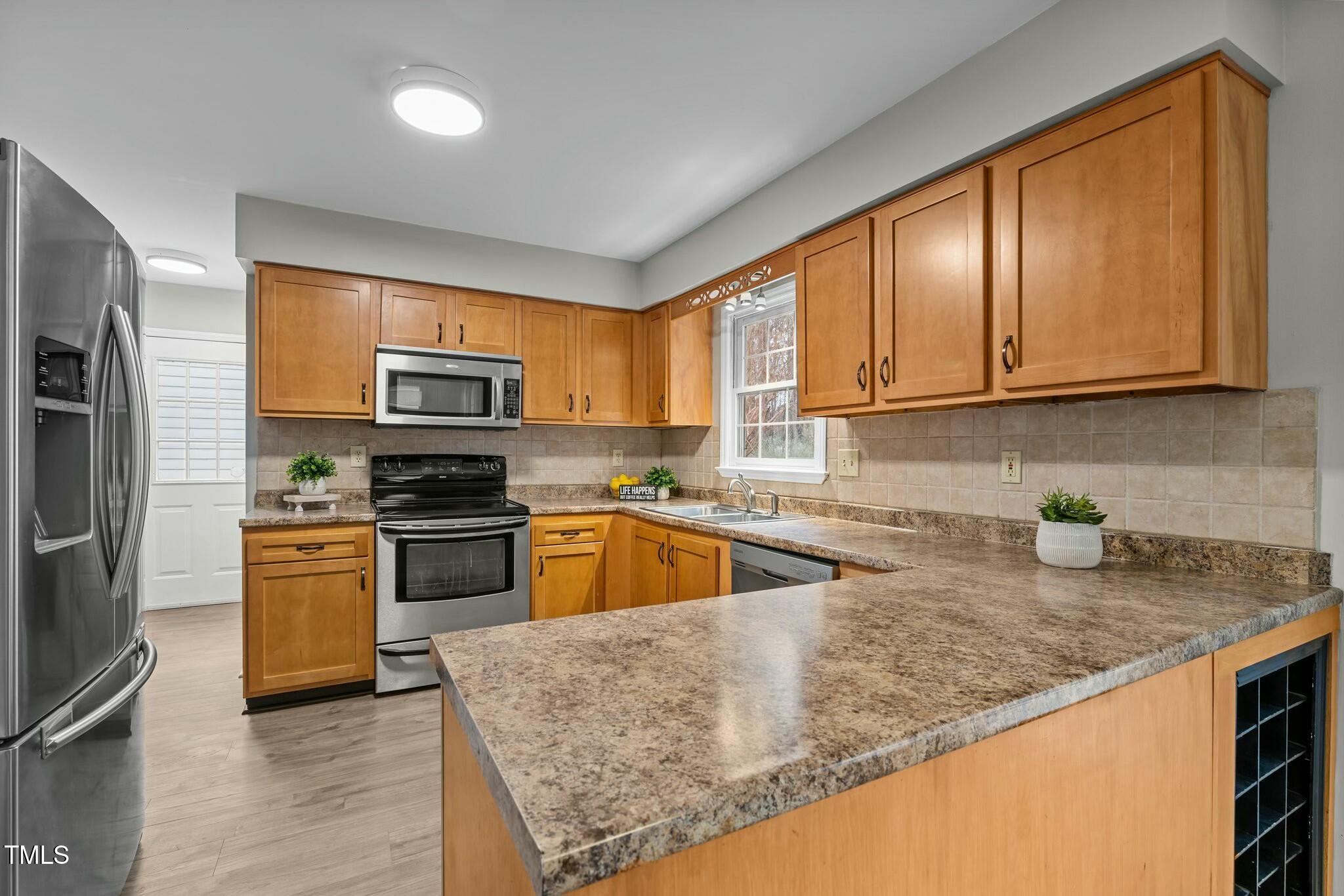 8304 Bellingham Circle Raleigh, NC 27615 - Photo 17 of 47 Kitchen