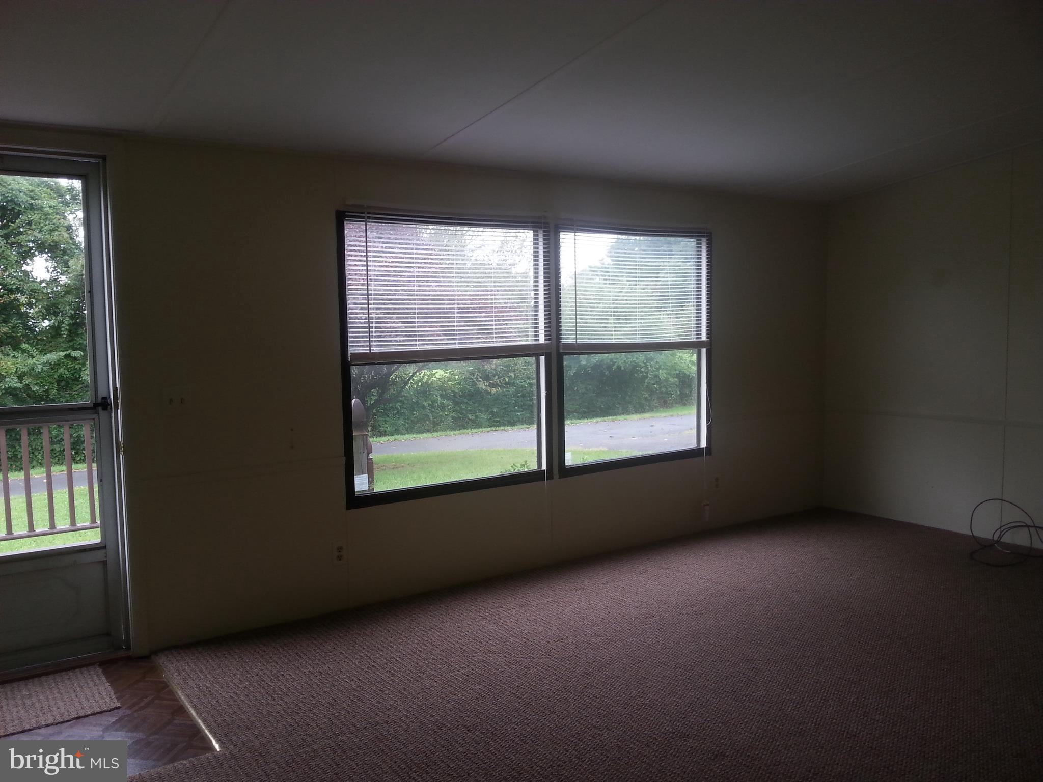 13132 National Pike Clear Spring, MD 21722 - Photo 7 of 20 Living Room