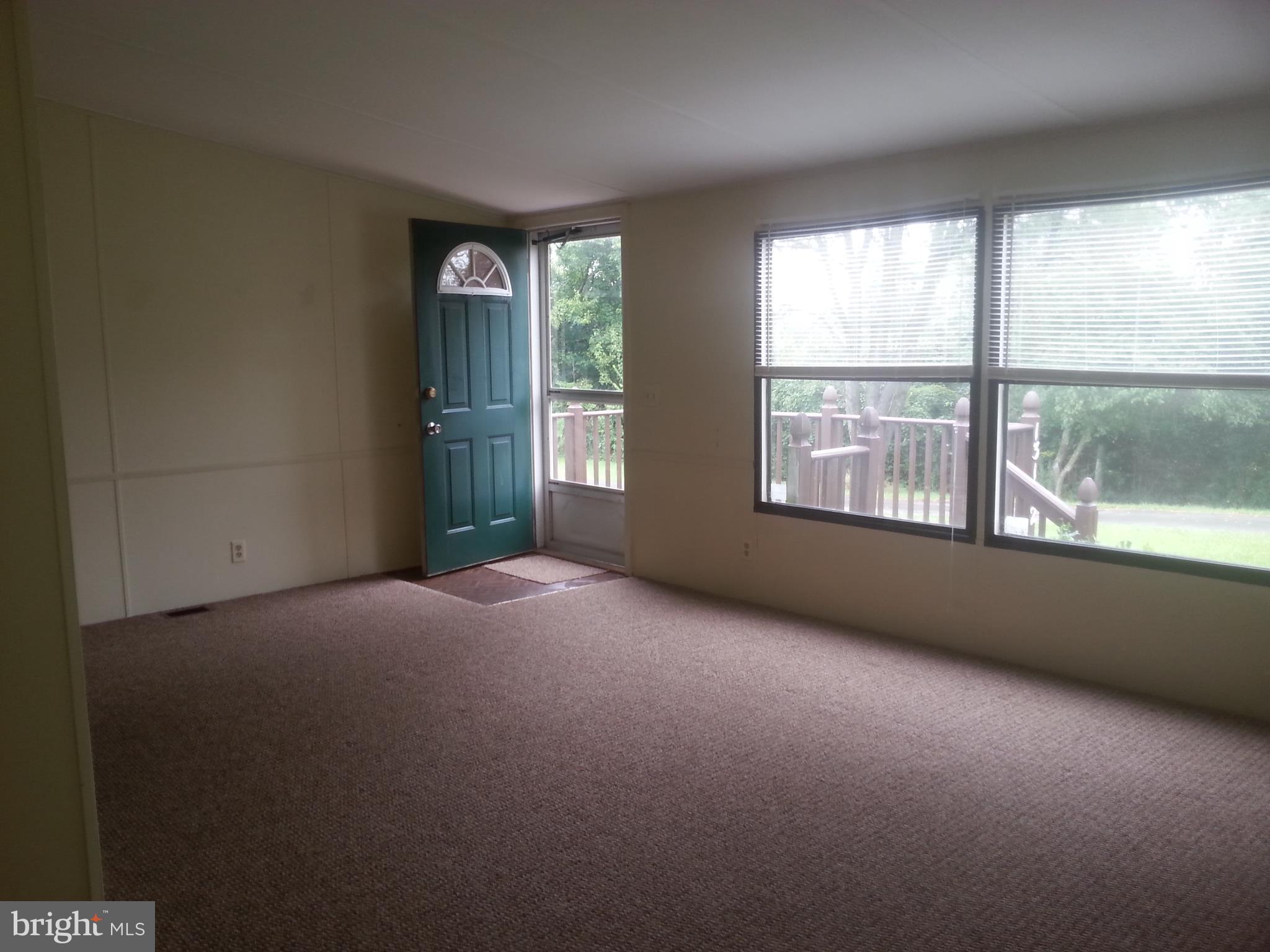 13132 National Pike Clear Spring, MD 21722 - Photo 8 of 20 Living Room