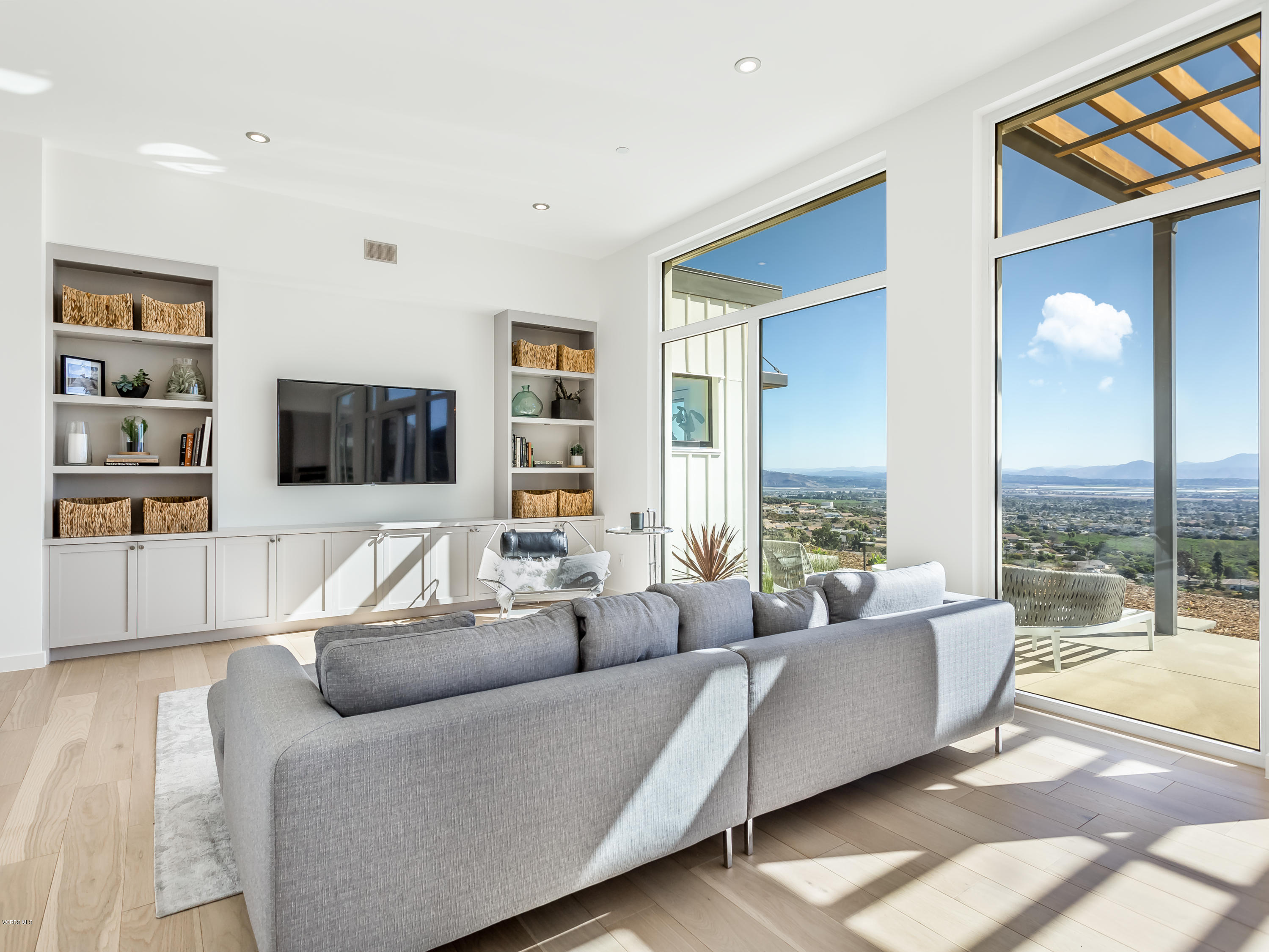 752 Skyview Terrace Ventura, CA 93003 - Photo 11 of 30 IMG_3183