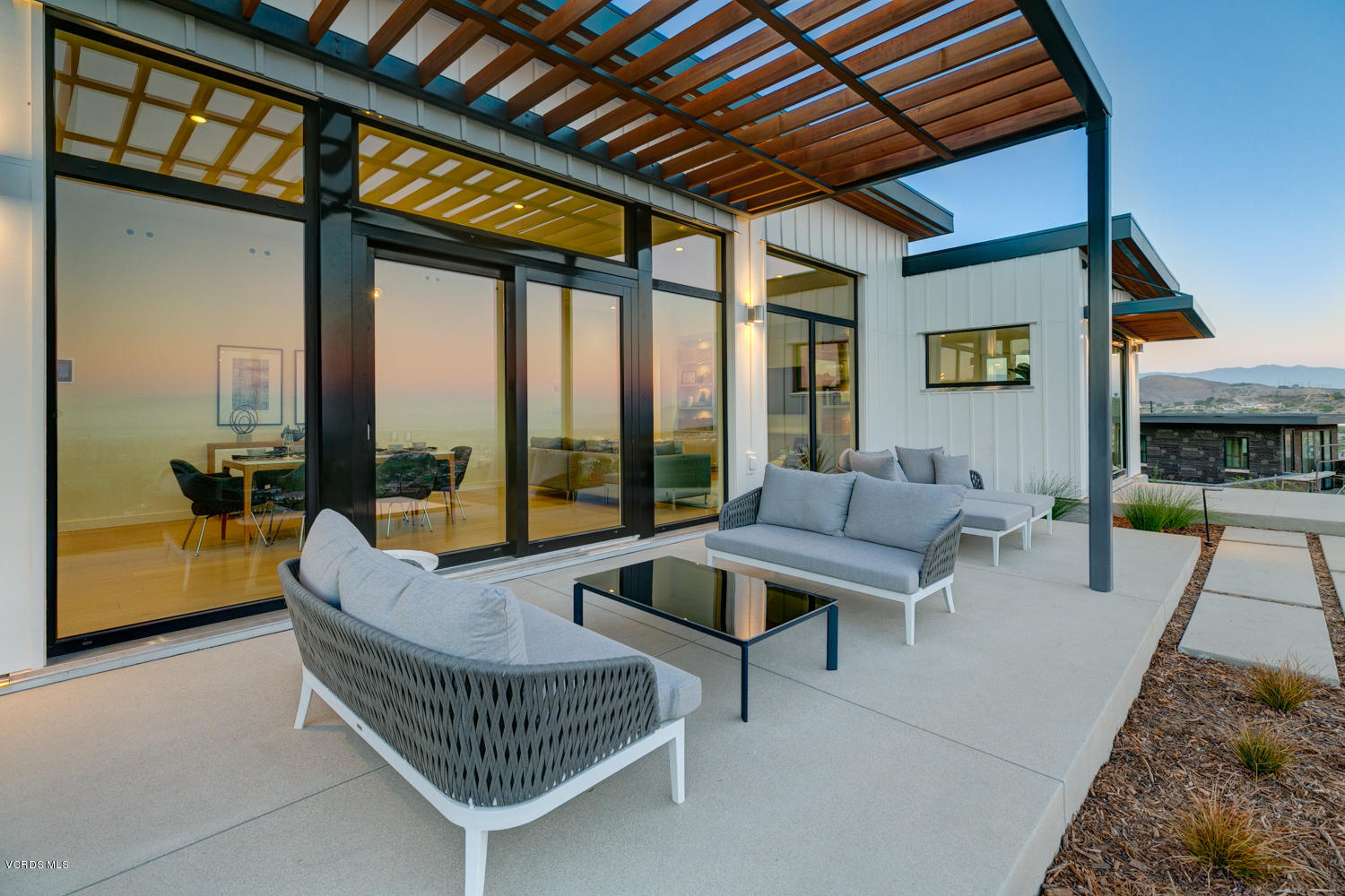 752 Skyview Terrace Ventura, CA 93003 - Photo 27 of 30 TwoFishDigital_DveleSkyview-9