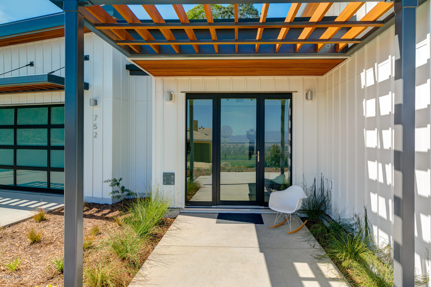 752 Skyview Terrace Ventura, CA 93003 - Photo 4 of 30 TwoFishDigital_DveleSkyview-40