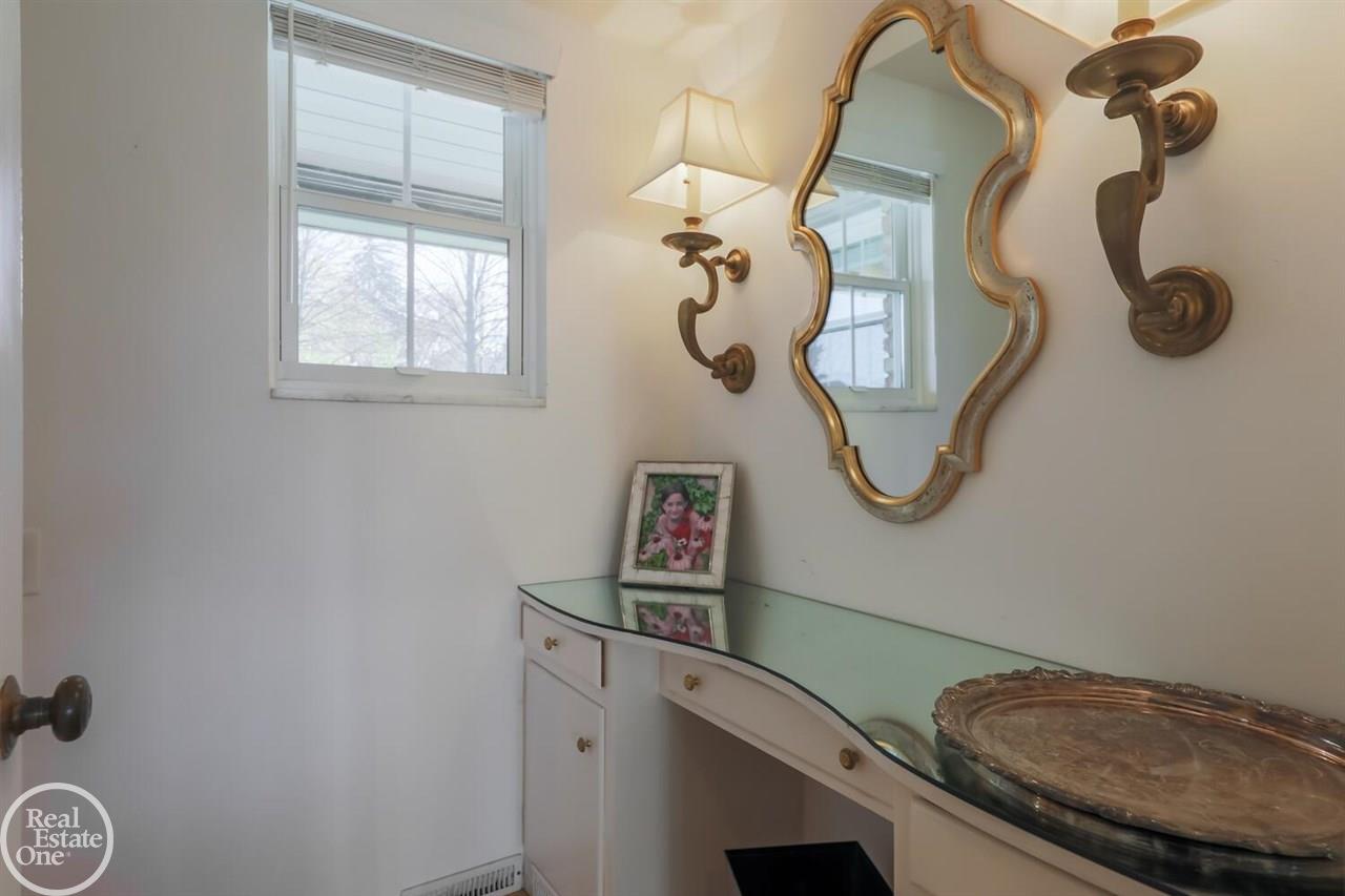 511 Shelden Road Grosse Pointe, MI 48236 - Photo 31 of 51 50061862-30.JPG