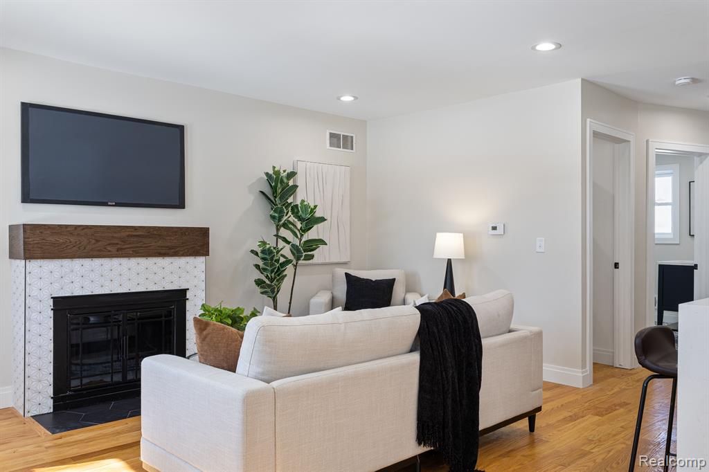 3518 Normandy Road Royal Oak, MI 48073 - Photo 12 of 45