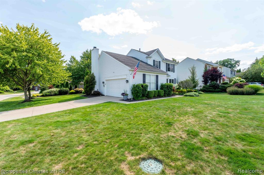 642 Whitney Drive Rochester Hills, MI 48307 - Photo 2 of 39