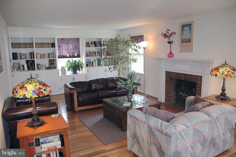 1420 Hillcrest Road Lancaster, PA 17603 - Photo 2 of 21 Gallery Image 2