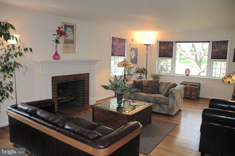 1420 Hillcrest Road Lancaster, PA 17603 - Photo 3 of 21 Gallery Image 3