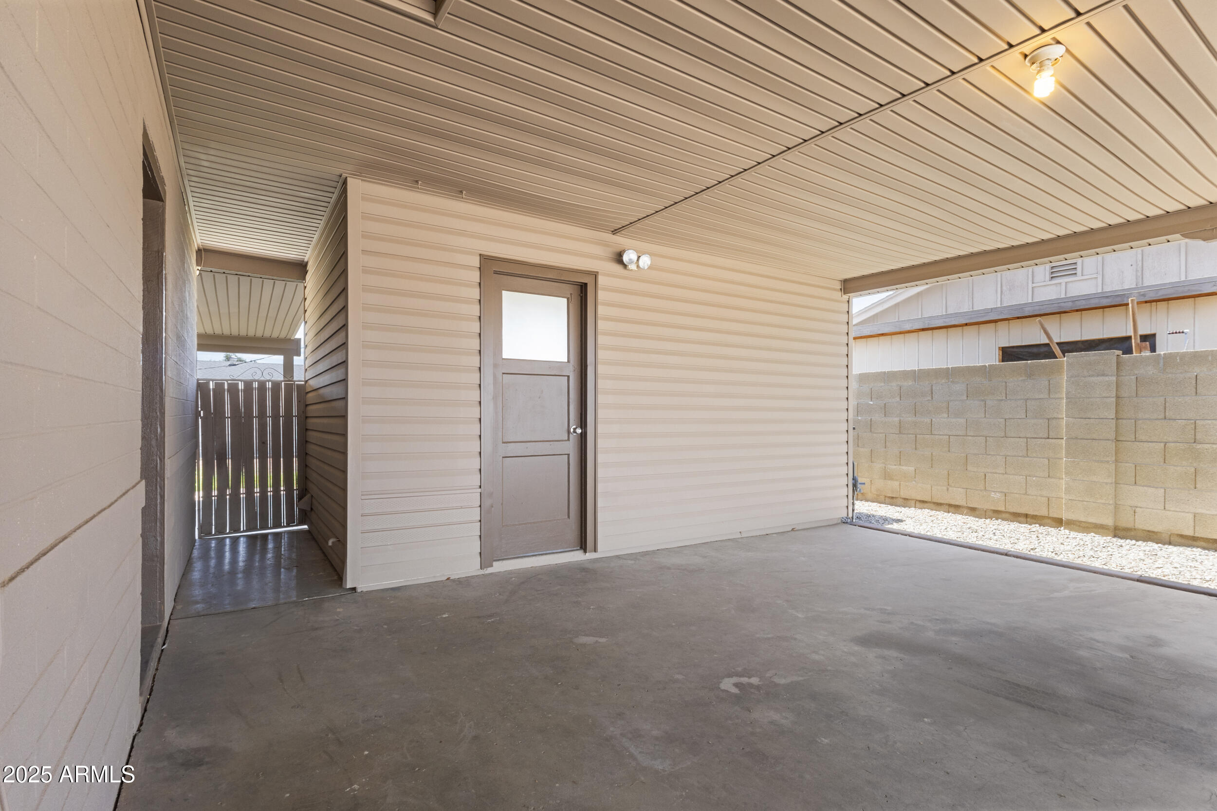 3339 West Shaw Butte Drive Phoenix, AZ 85029 - Photo 15 of 16 an empty room with windows