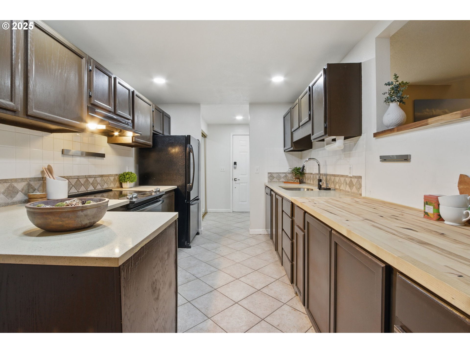 29460 Southwest Volley Street, Unit 67 Wilsonville, OR 97070 - Photo 6 of 24 a kitchen with stainless steel appliances granite countertop a sink stove and refrigerator