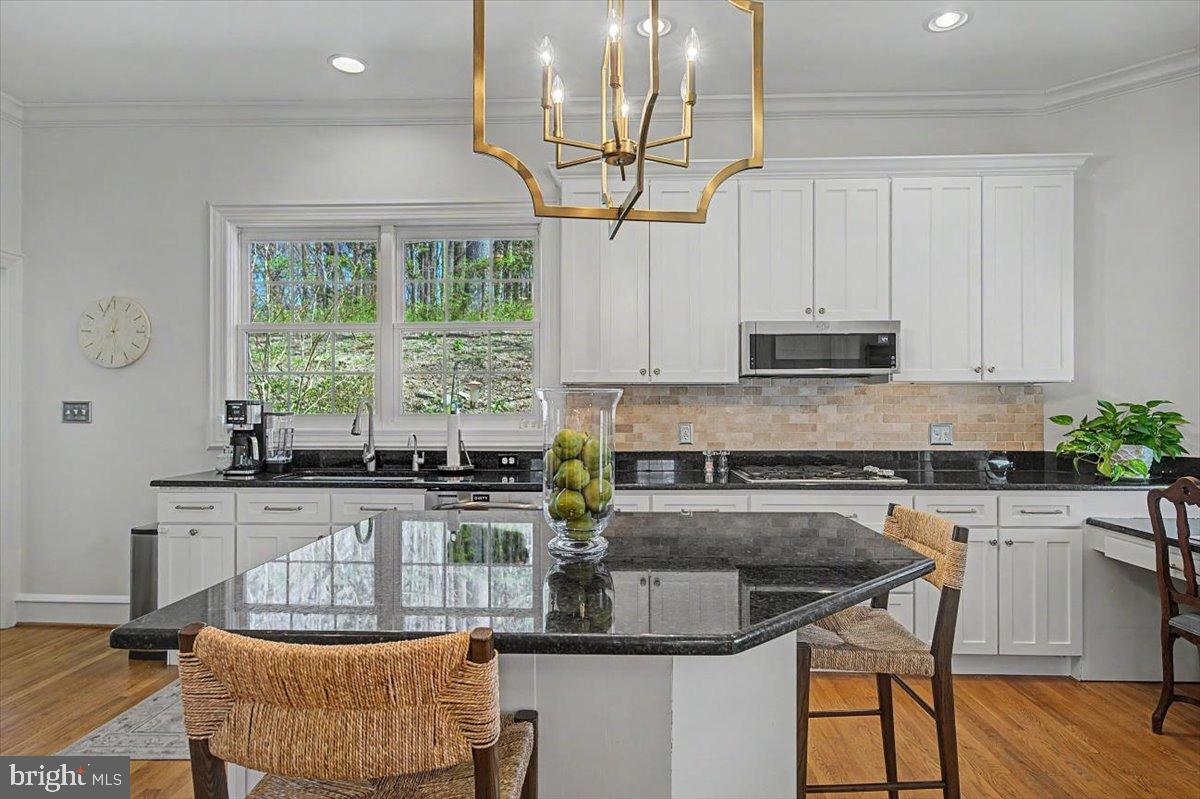 1626 Snuff Mill Road Hockessin, DE 19707 - Photo 13 of 61 Granite counters and tasteful decor