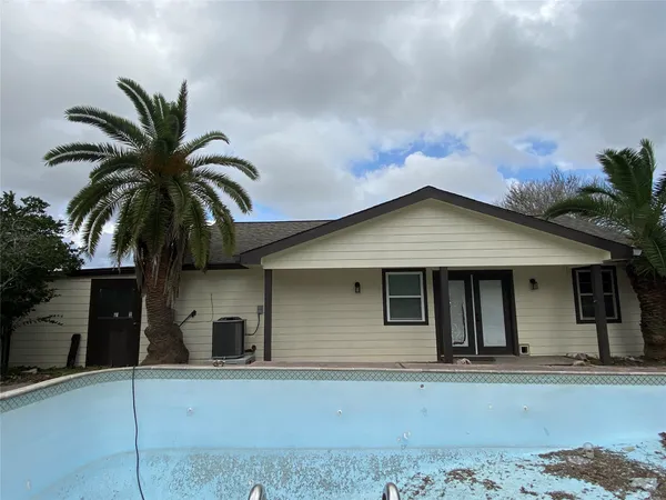 $255,000 | 4717 33rd Street East, Dickinson, TX 77539