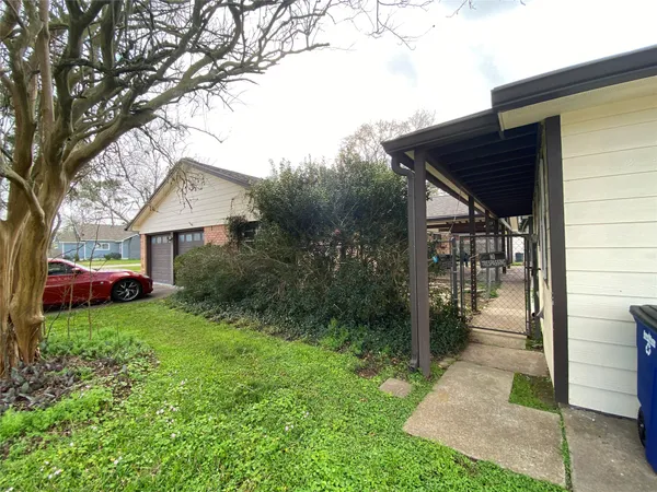 $255,000 | 4717 33rd Street East, Dickinson, TX 77539